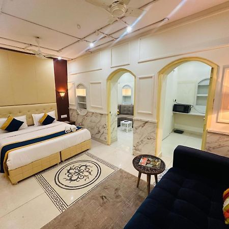 ホテル Hinduja Haveli Gulab Sagar ジョードプル エクステリア 写真
