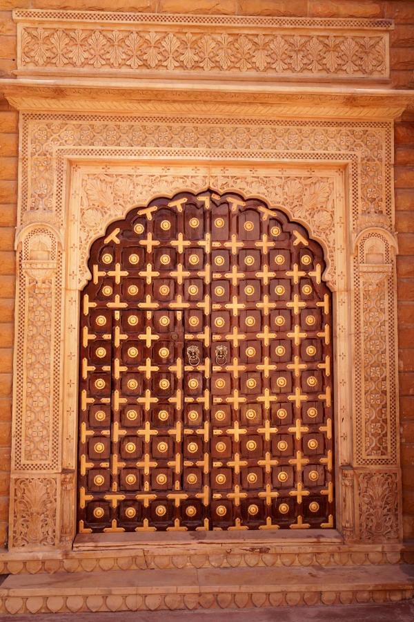 ホテル Hinduja Haveli Gulab Sagar ジョードプル エクステリア 写真